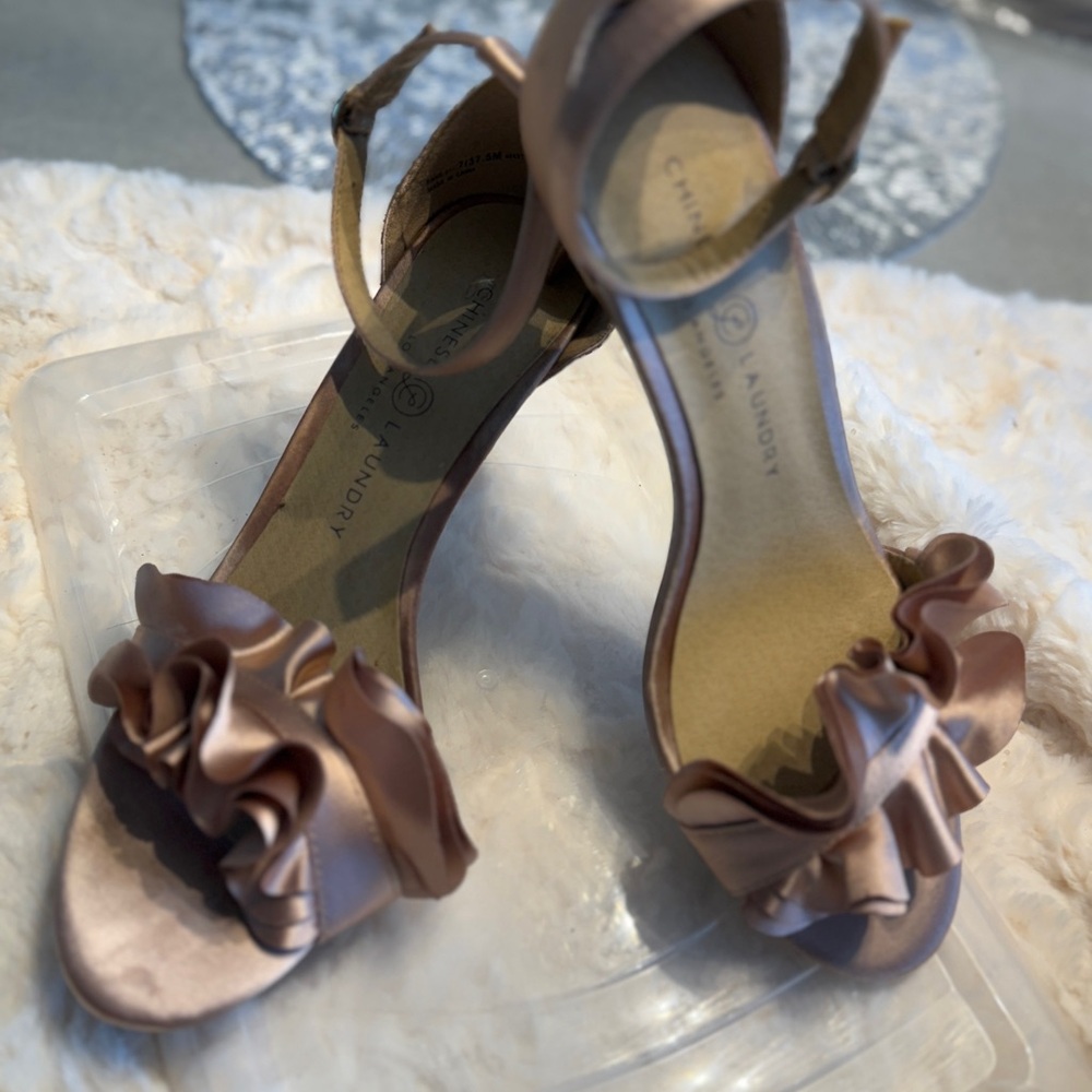 Chinese Laundry Women's Blush Ruffle Heels, size 7.5 - Picture 16 of 16